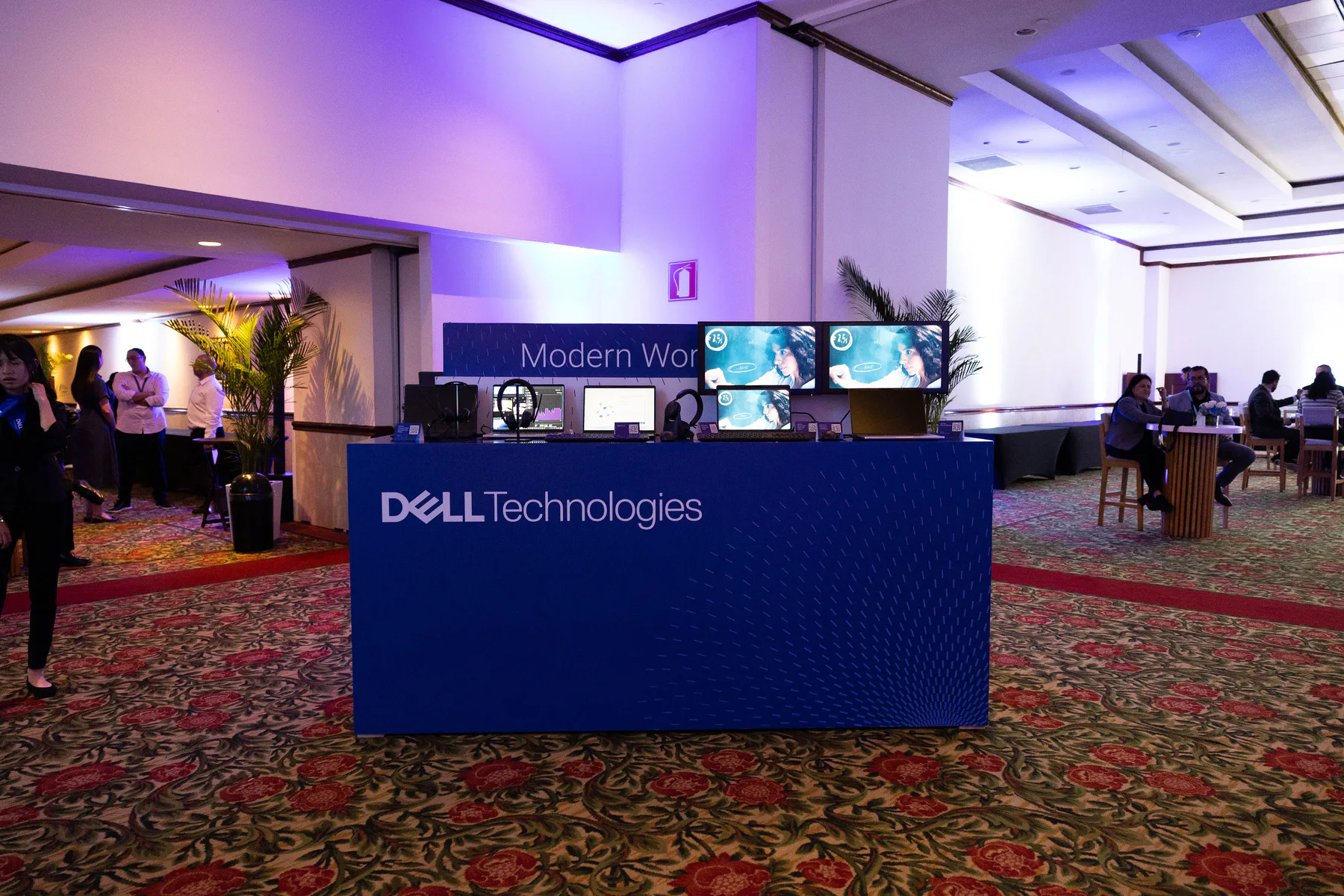Área de exhibición tecnológica montada para el evento de Trendline Technology